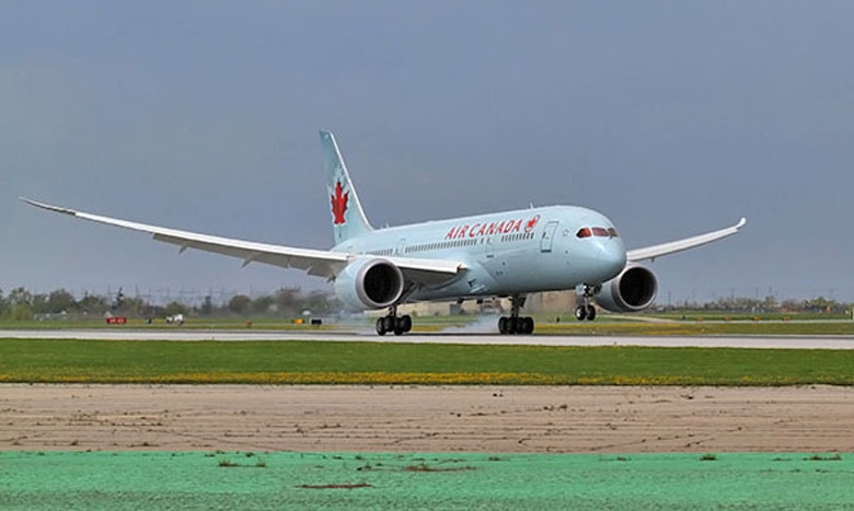 Air Canada maiden B787 flights lands in Toronto