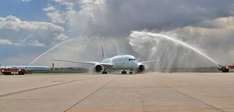 Air Canada maiden B787 flight receives water cannon welcome