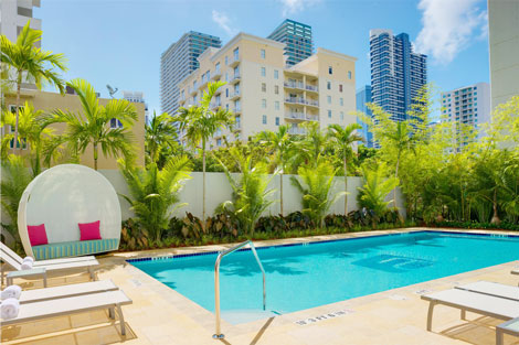 Aloft Miami Brickell pool