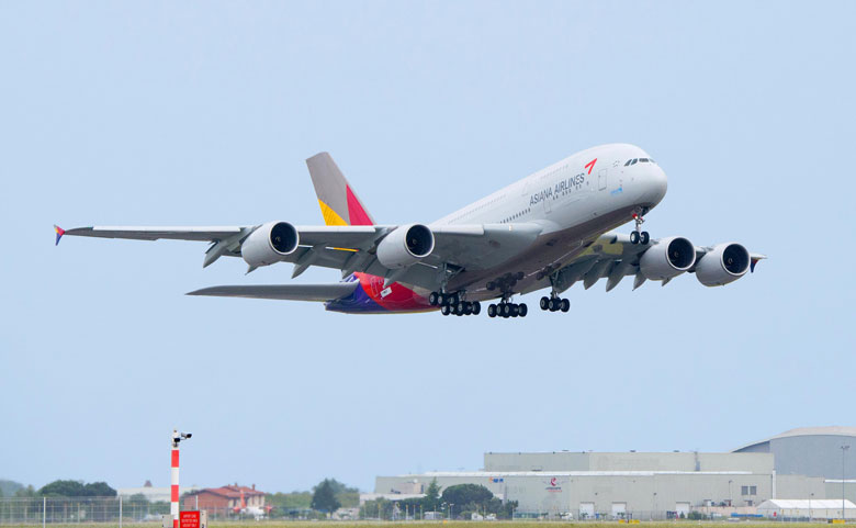 Asiana A380 takes off from Toulouse