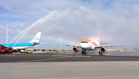 Easyjet aircraft receives water cannon salute at Schiphol